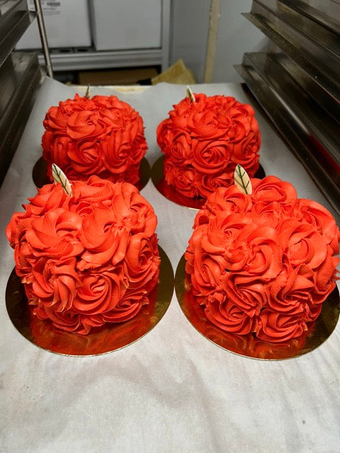 Porción de pastelito especial de Sant Jordi con textura suave