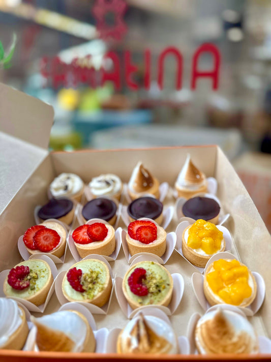 Caja de 25 bocaditos dulces artesanales variados listos para servir